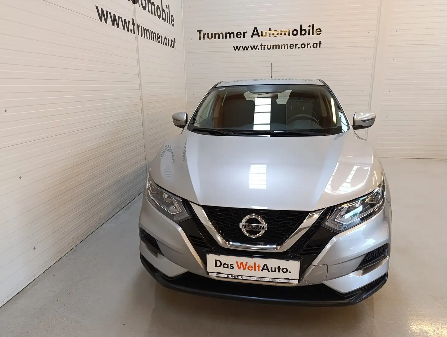 Nissan Qashqai 1,3 DIG-T Visia Grau - 2