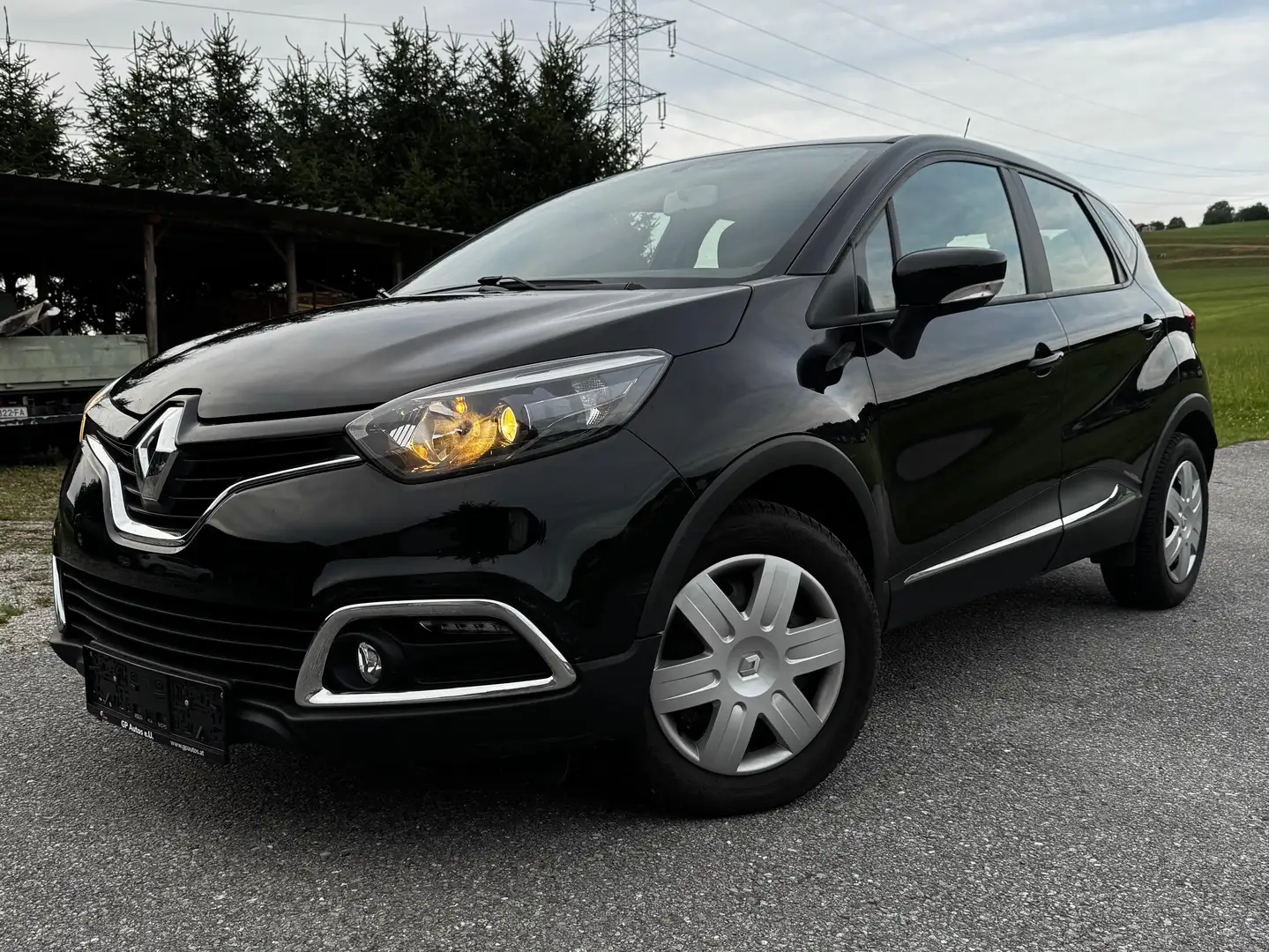 Renault Captur 1,0 - jährliche Service bei Renault, neuwertig. Schwarz - 1