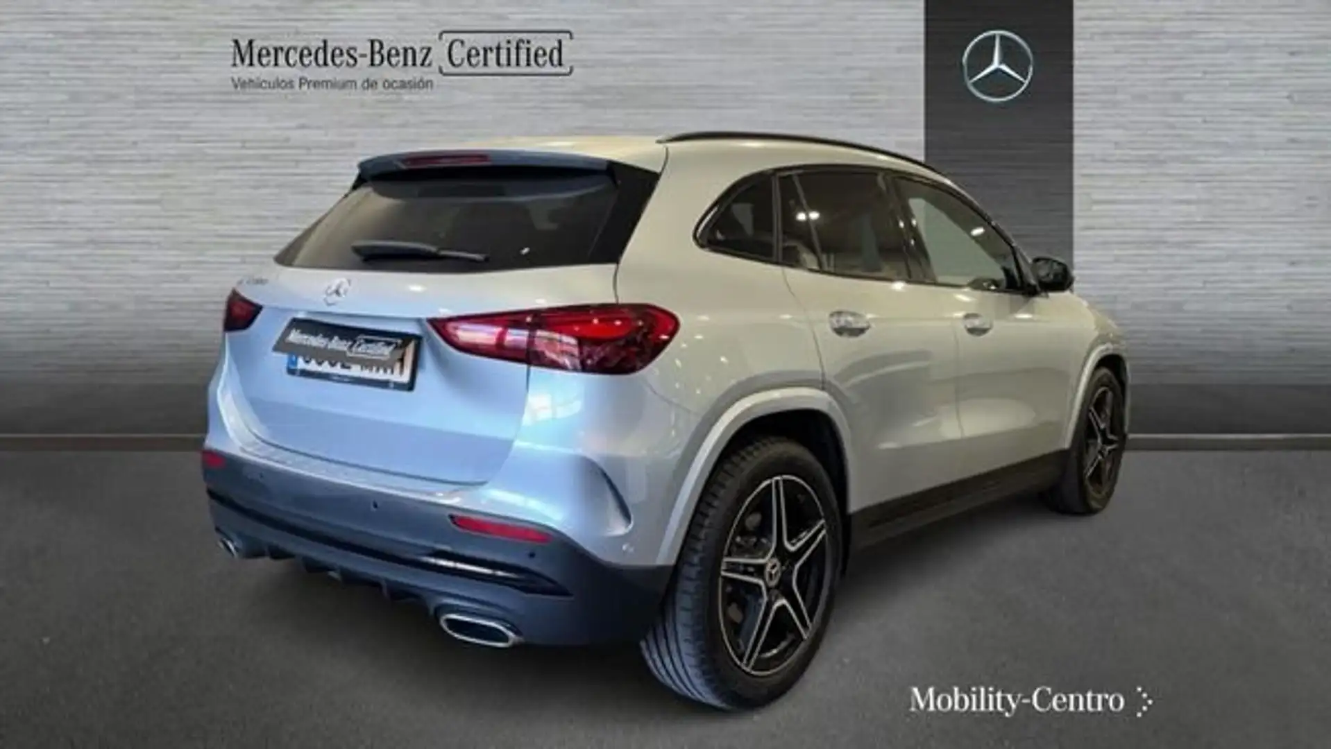 Mercedes-Benz GLA 200 D Plateado - 2