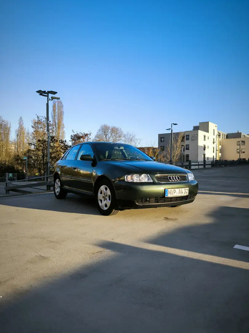Audi A3 1.6 Ambiente - 1