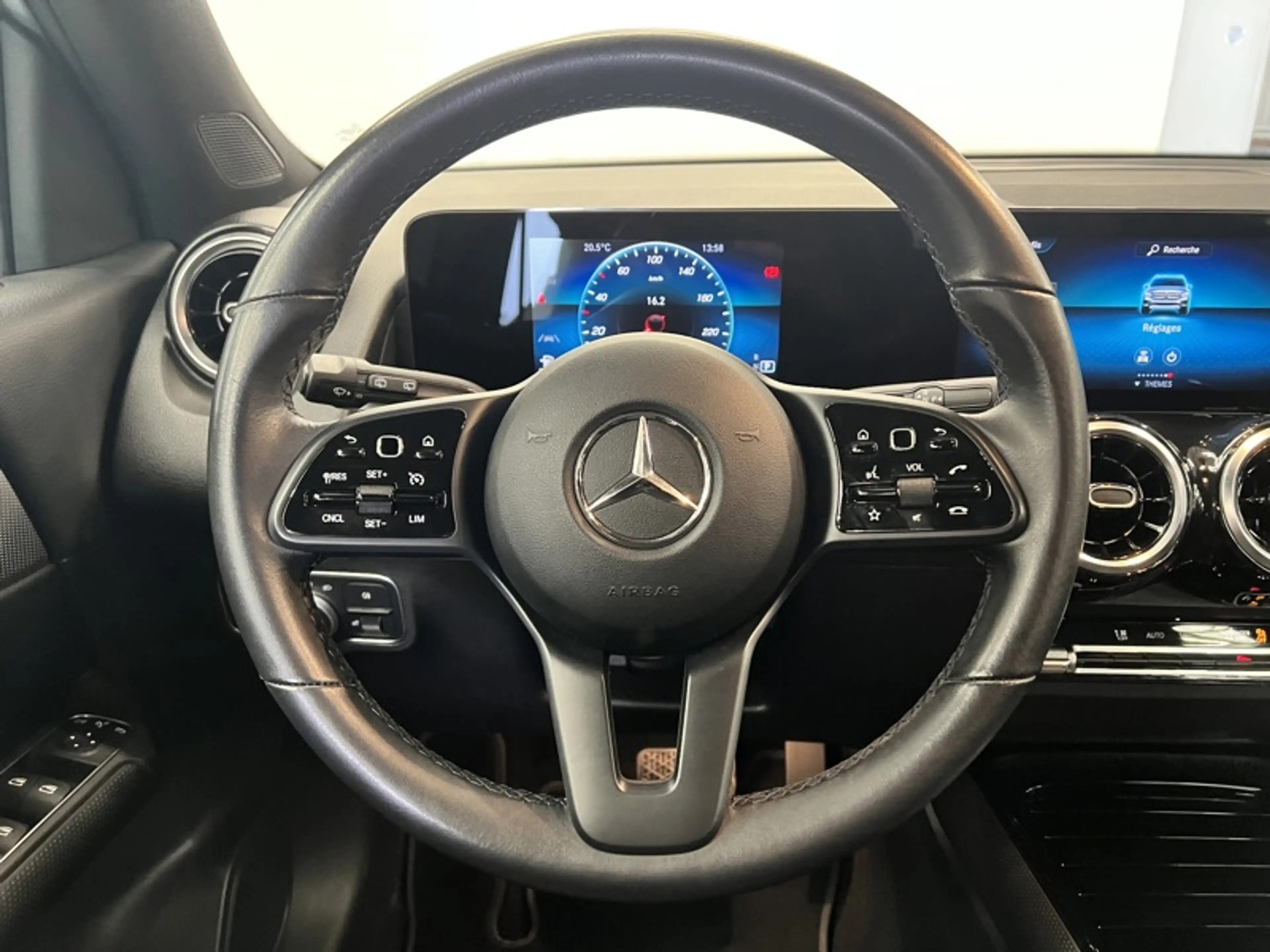 Mercedes-Benz GLB 200 d 4MATIC Business LIne — photo 3