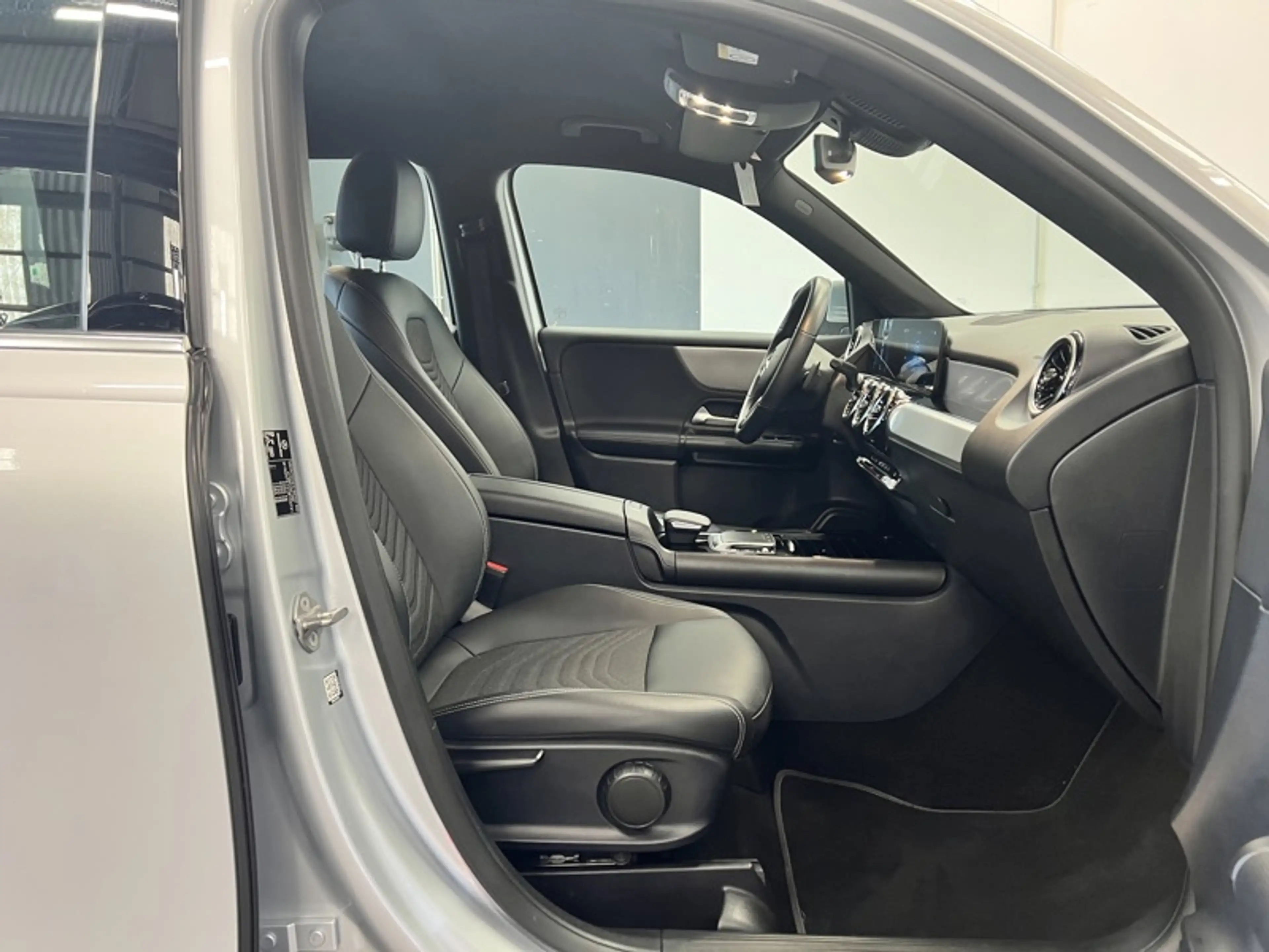 Mercedes-Benz GLB 200 d 4MATIC Business LIne — photo 13