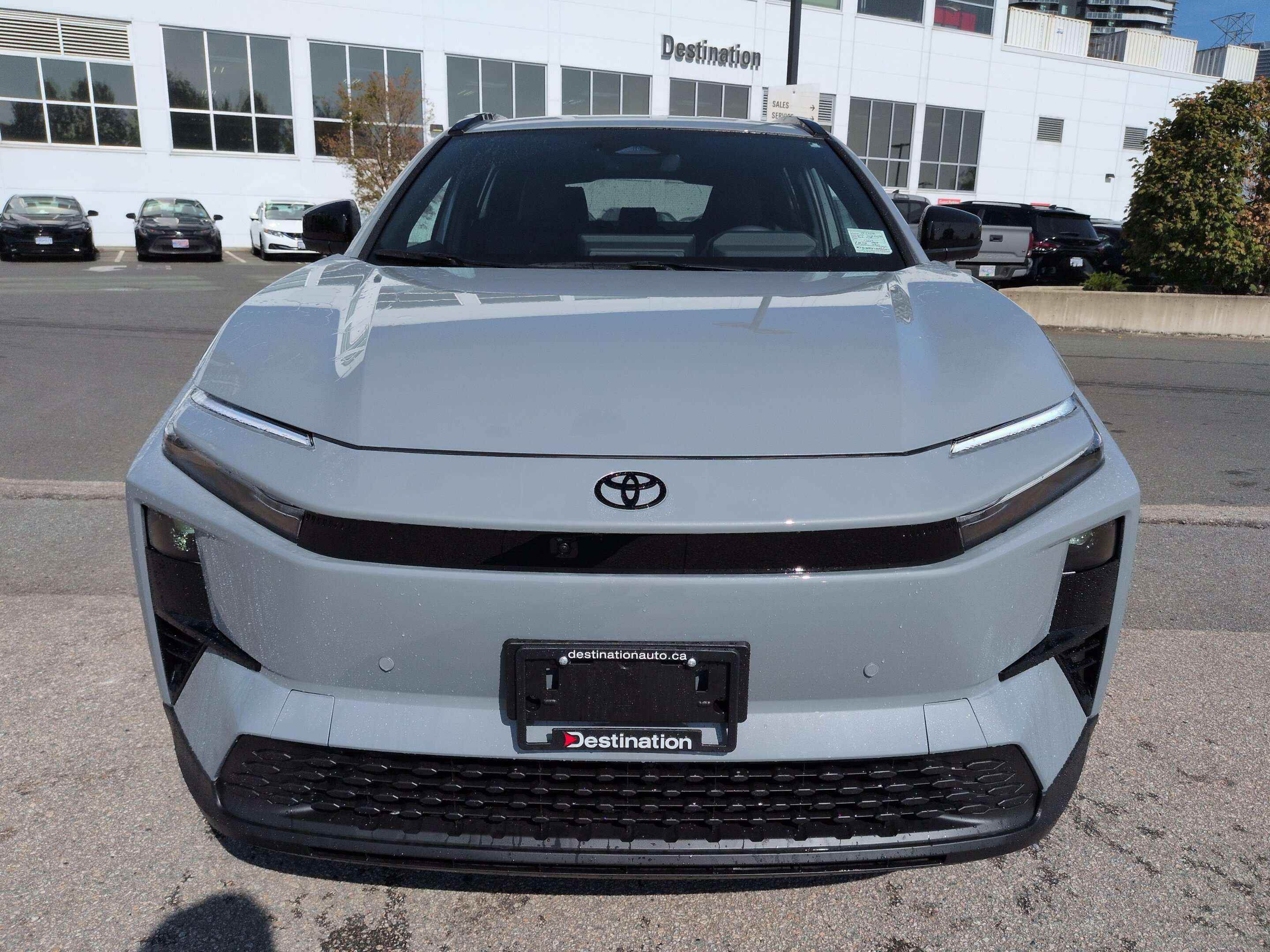 2026 Toyota C-HR XSE AWD - Rare, Local, Like-New, No Accidents! — снимка 2
