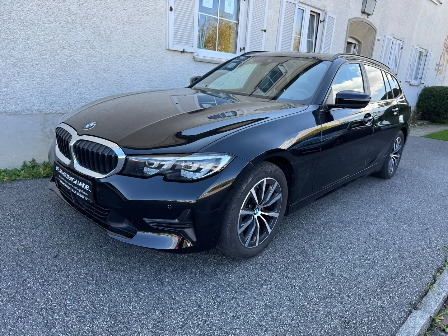 BMW 320 i Touring Automatik *1.Hand*TÜV NEU*LED* Schwarz - 1
