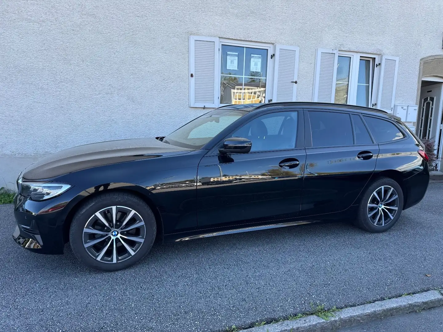 BMW 320 i Touring Automatik *1.Hand*TÜV NEU*LED* Schwarz - 2