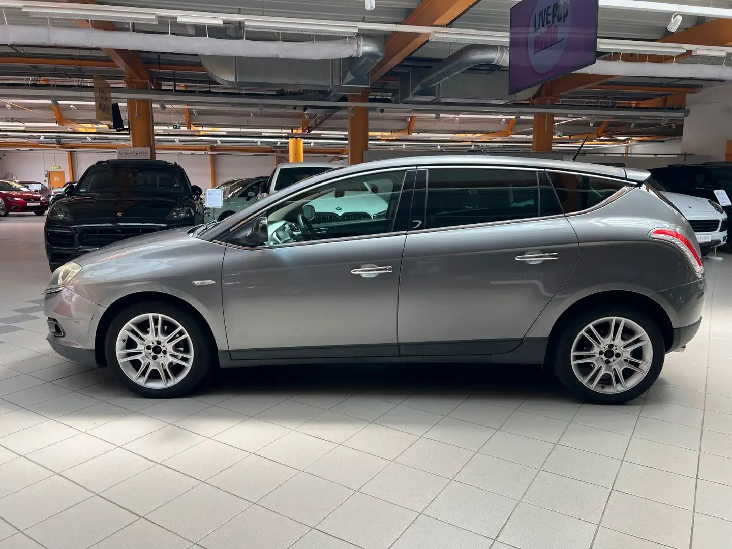 Lancia Delta Platino|PDC|Klima|Navi|Vollleder|Panorama Zwart - 2