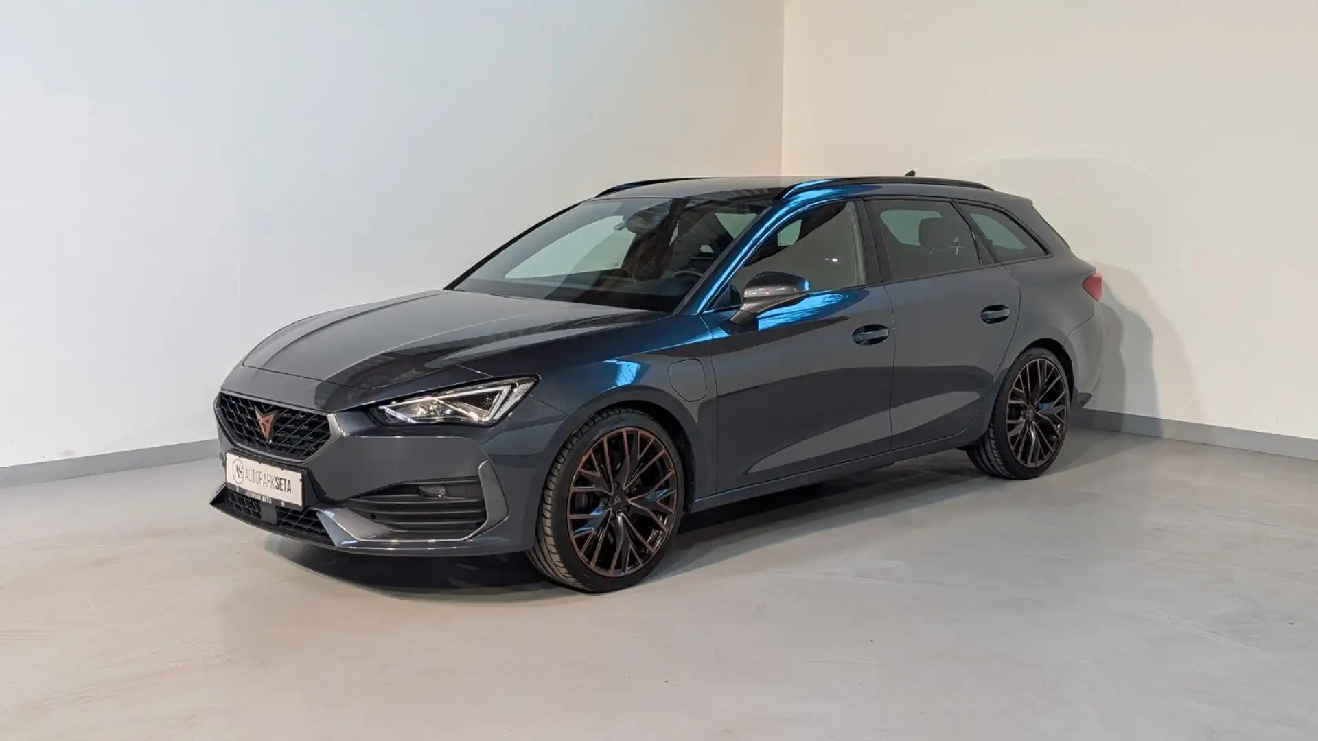 CUPRA Leon 1.4TSI SP VZ e-Hybrid 180kW LANE*KESSY*AID Grau - 1