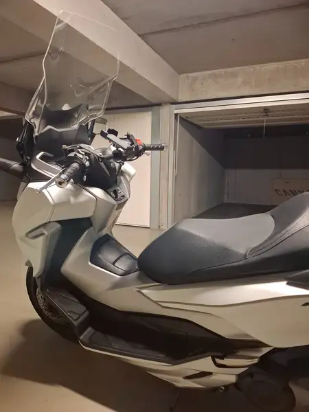 Honda Forza 300 - foto 3