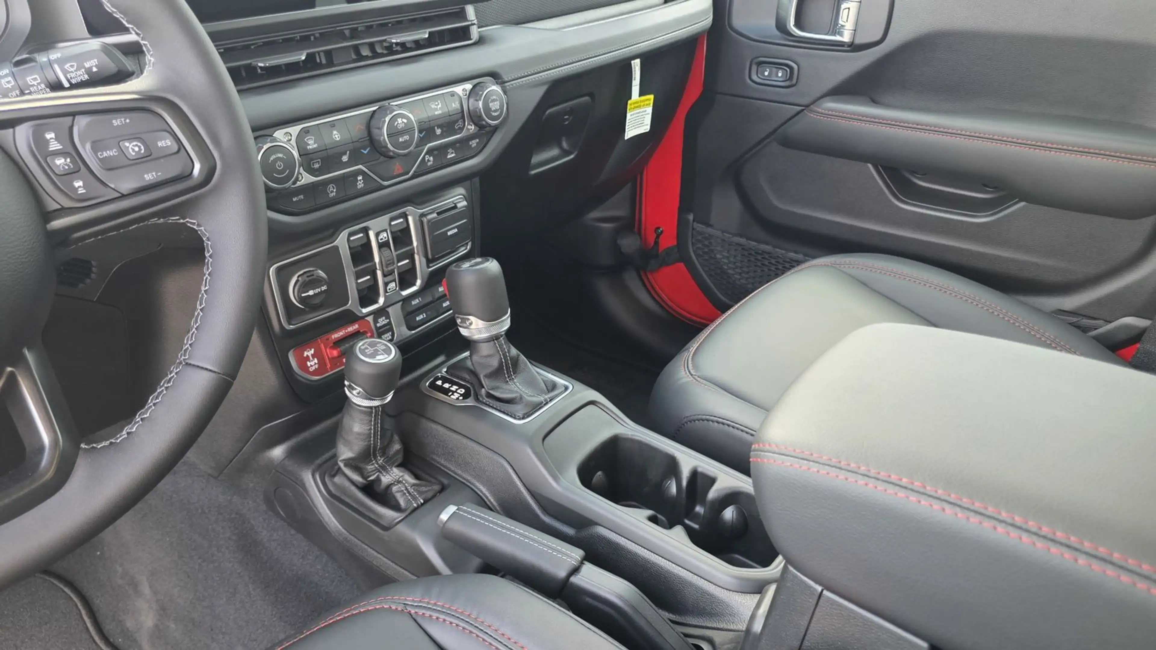 Jeep Wrangler Rubicon X 3.6 V6 WARN Winch — photo 10