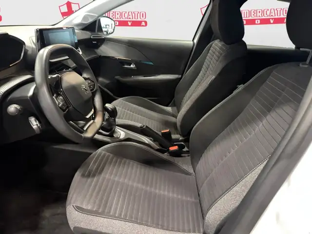 Peugeot 208 view 8
