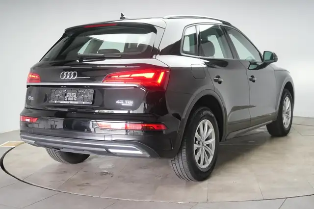 Audi Q5 view 4