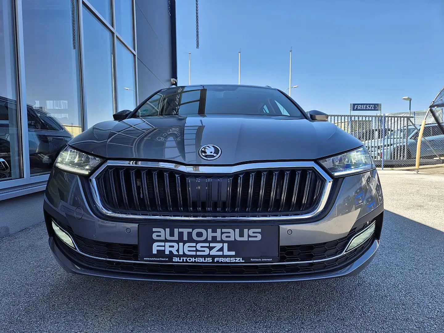 Skoda Octavia Combi 2,0 TDI Style DSG Grau - 2
