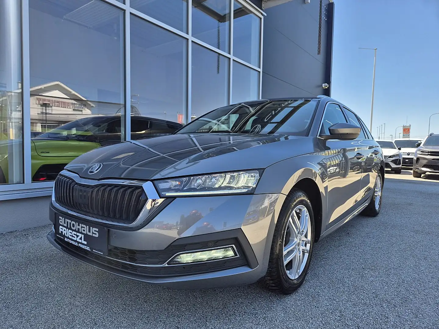 Skoda Octavia Combi 2,0 TDI Style DSG Grau - 1