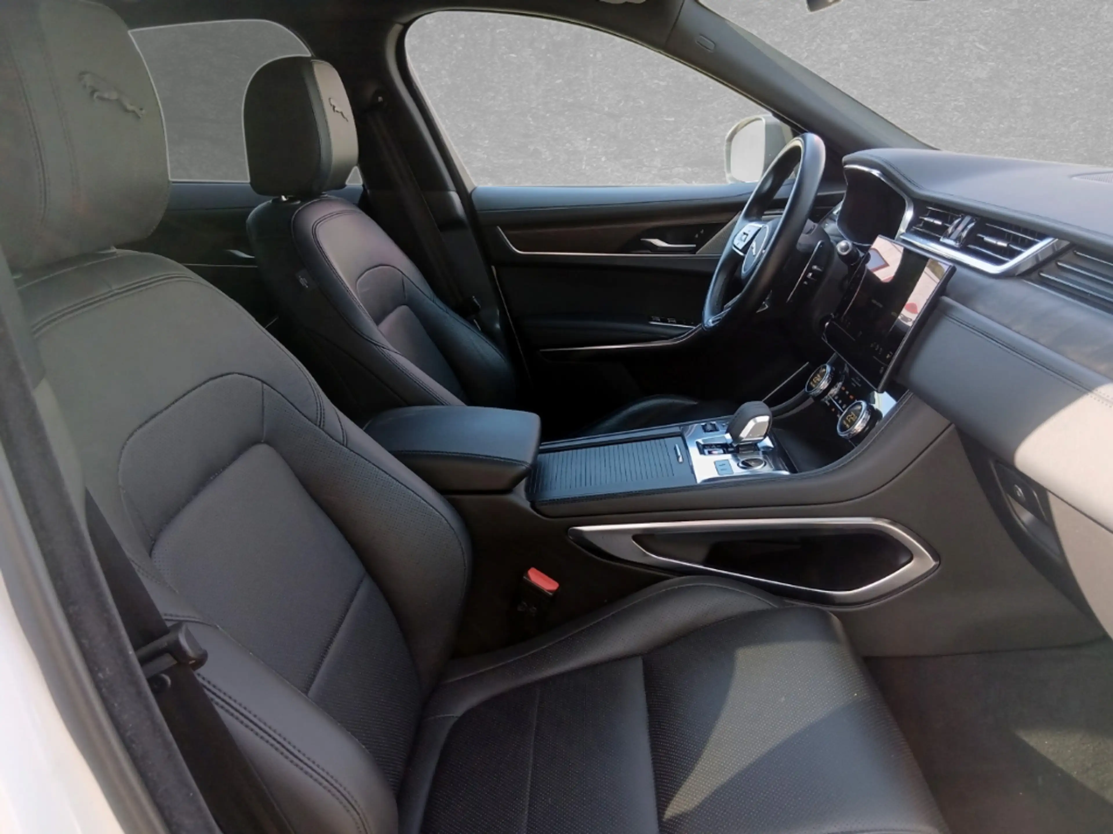 Jaguar F-Pace D200 AWD SE — photo 4