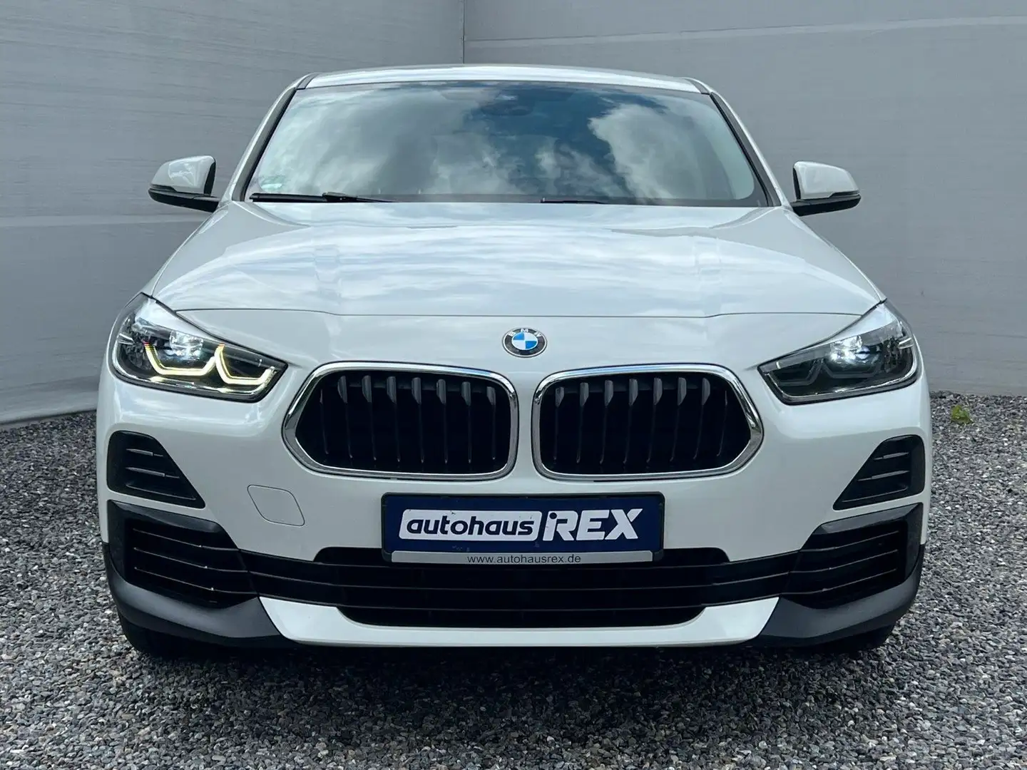 BMW X2 sDrive 18 d Advantage LED NAVI SPORT Weiß - 2