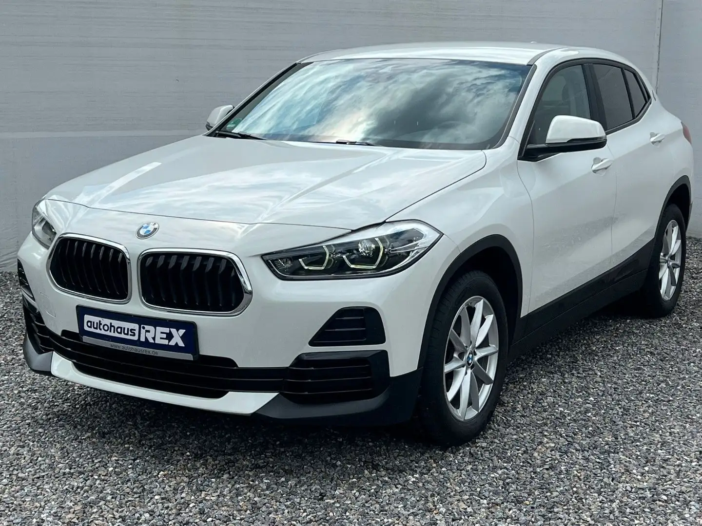 BMW X2 sDrive 18 d Advantage LED NAVI SPORT Weiß - 1