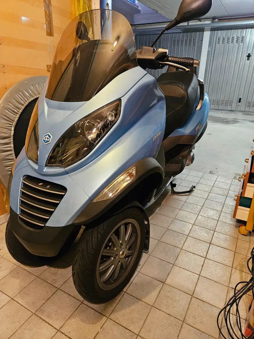Piaggio MP3 250 ie Blauw - 2