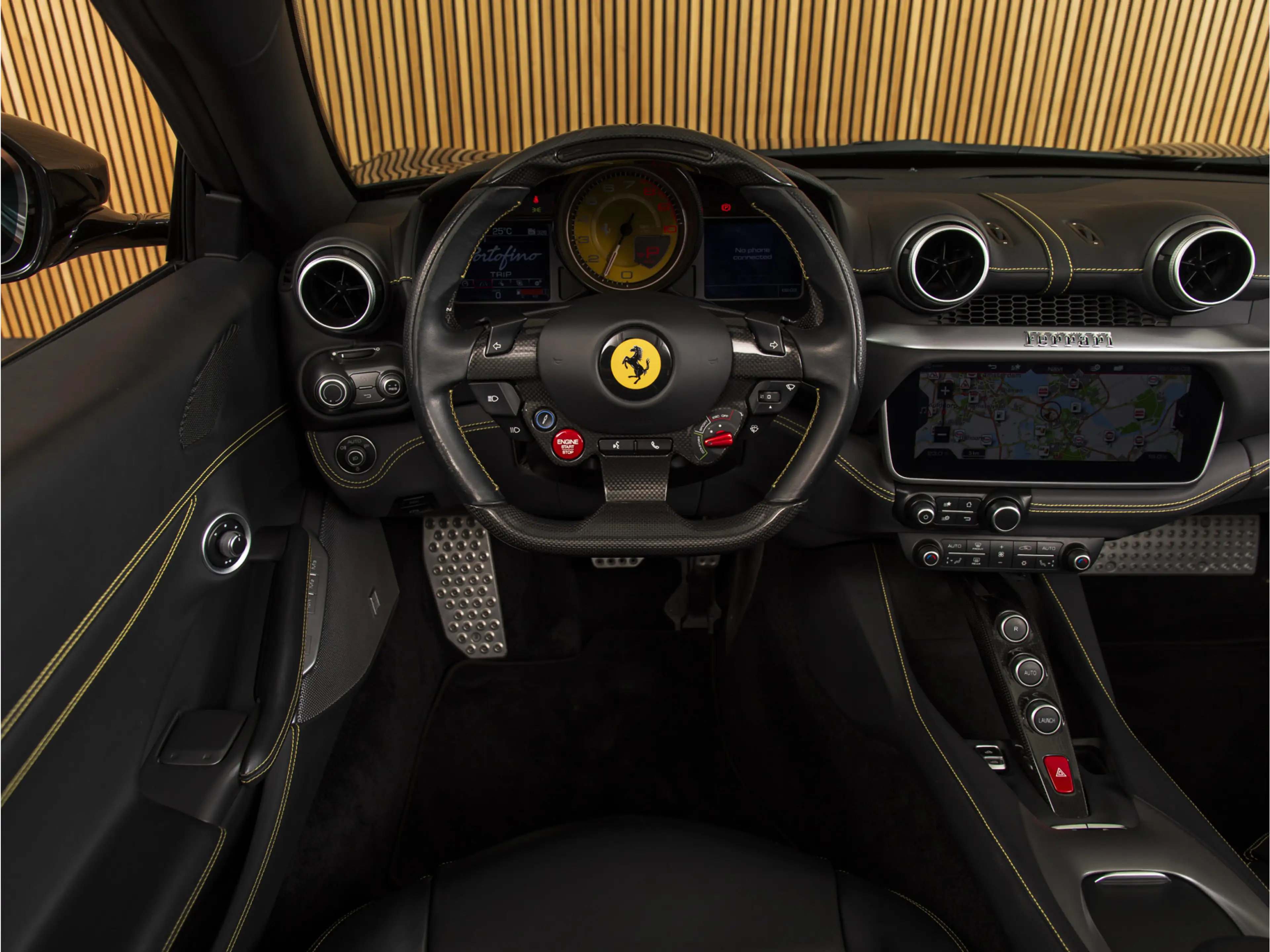 Ferrari Portofino 3.9 V8 HELE CARBON INTERIOR | JBL | PASSENGER DISP — photo 13