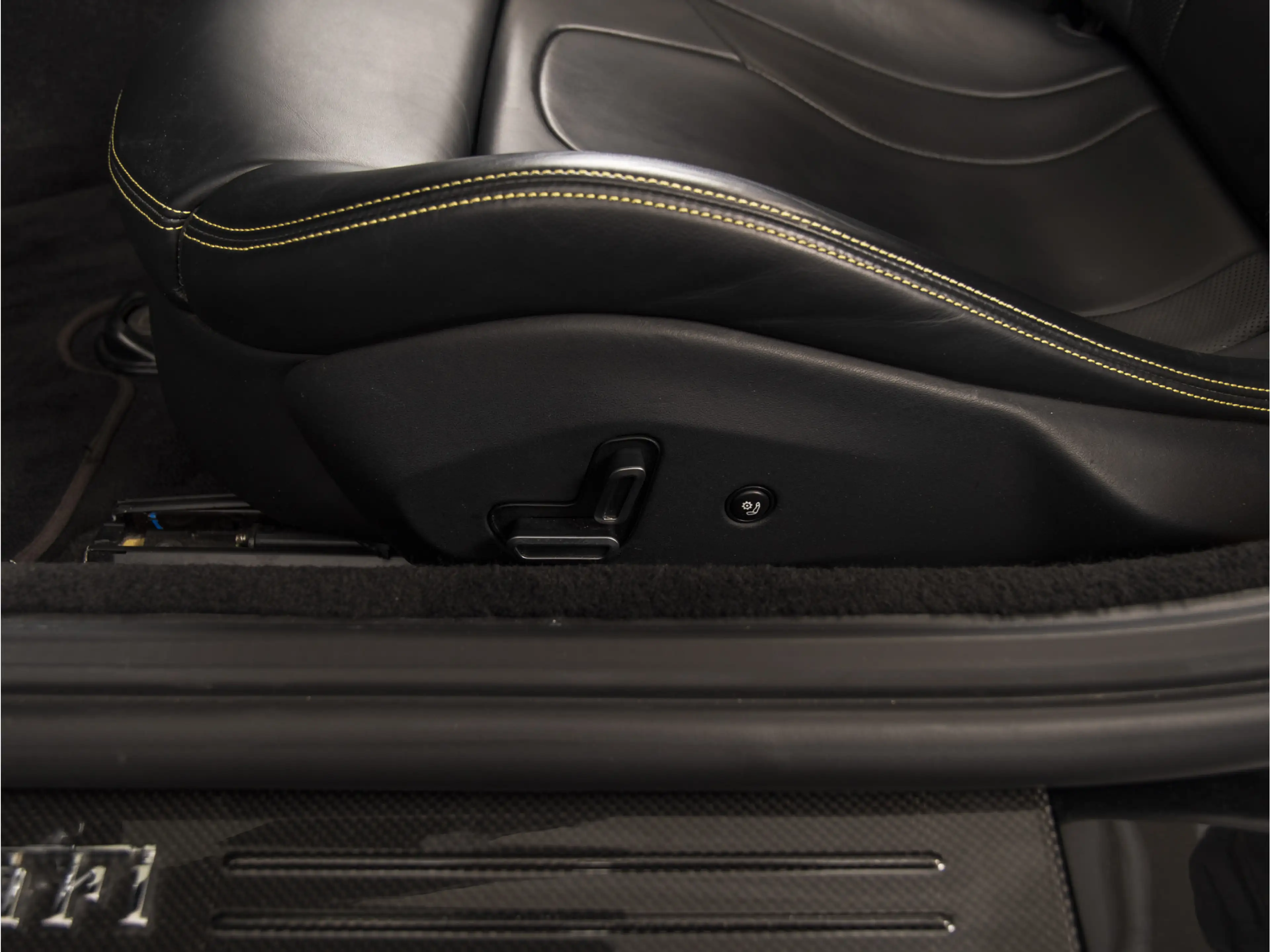Ferrari Portofino 3.9 V8 HELE CARBON INTERIOR | JBL | PASSENGER DISP — photo 21