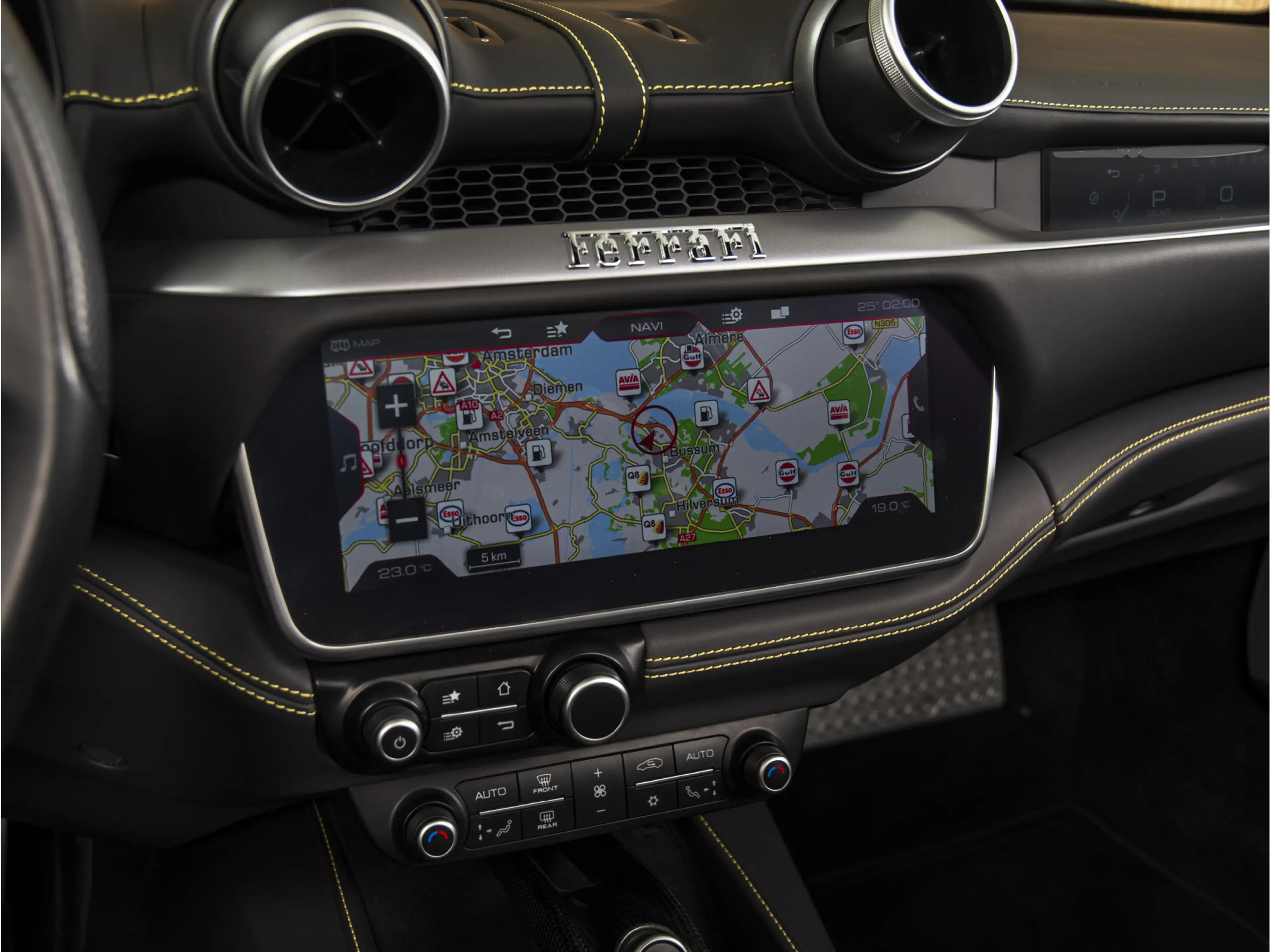 Ferrari Portofino 3.9 V8 HELE CARBON INTERIOR | JBL | PASSENGER DISP — photo 26