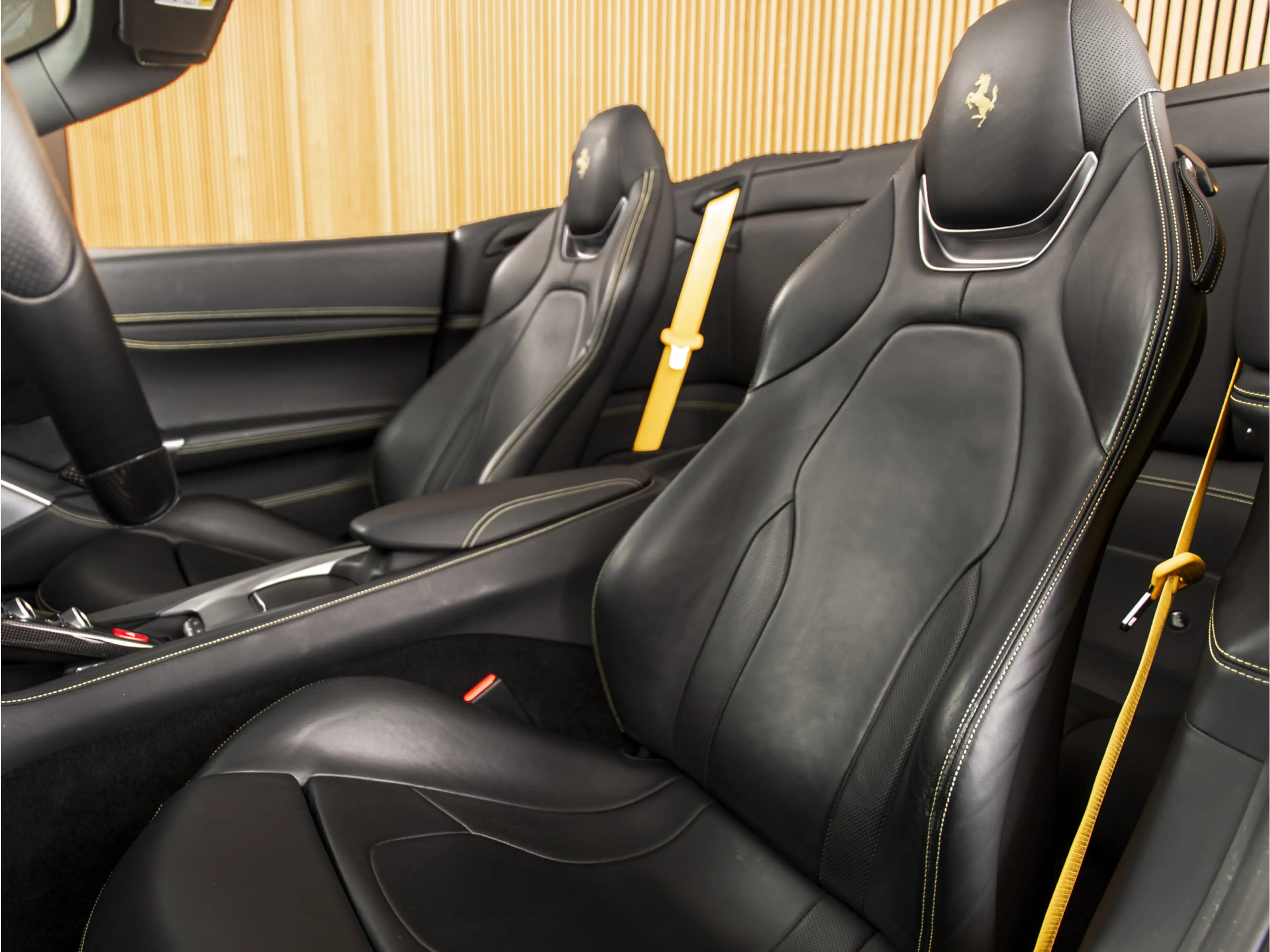 Ferrari Portofino 3.9 V8 HELE CARBON INTERIOR | JBL | PASSENGER DISP — photo 15
