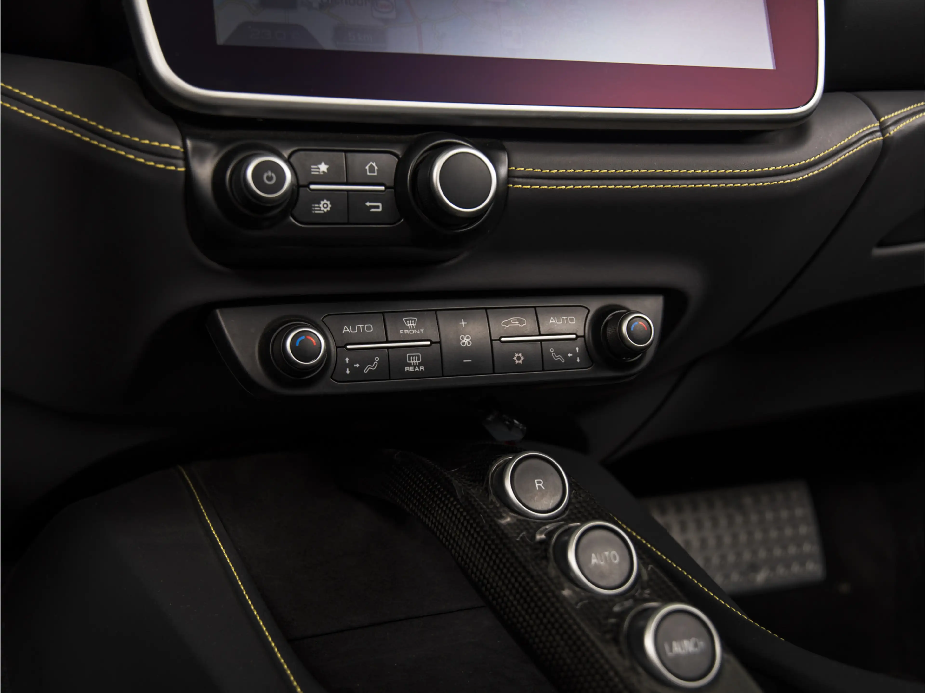 Ferrari Portofino 3.9 V8 HELE CARBON INTERIOR | JBL | PASSENGER DISP — photo 27