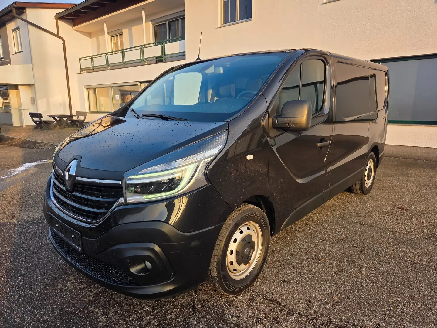 Renault Trafic Trafic Expression dCi 120 S Schwarz - 2
