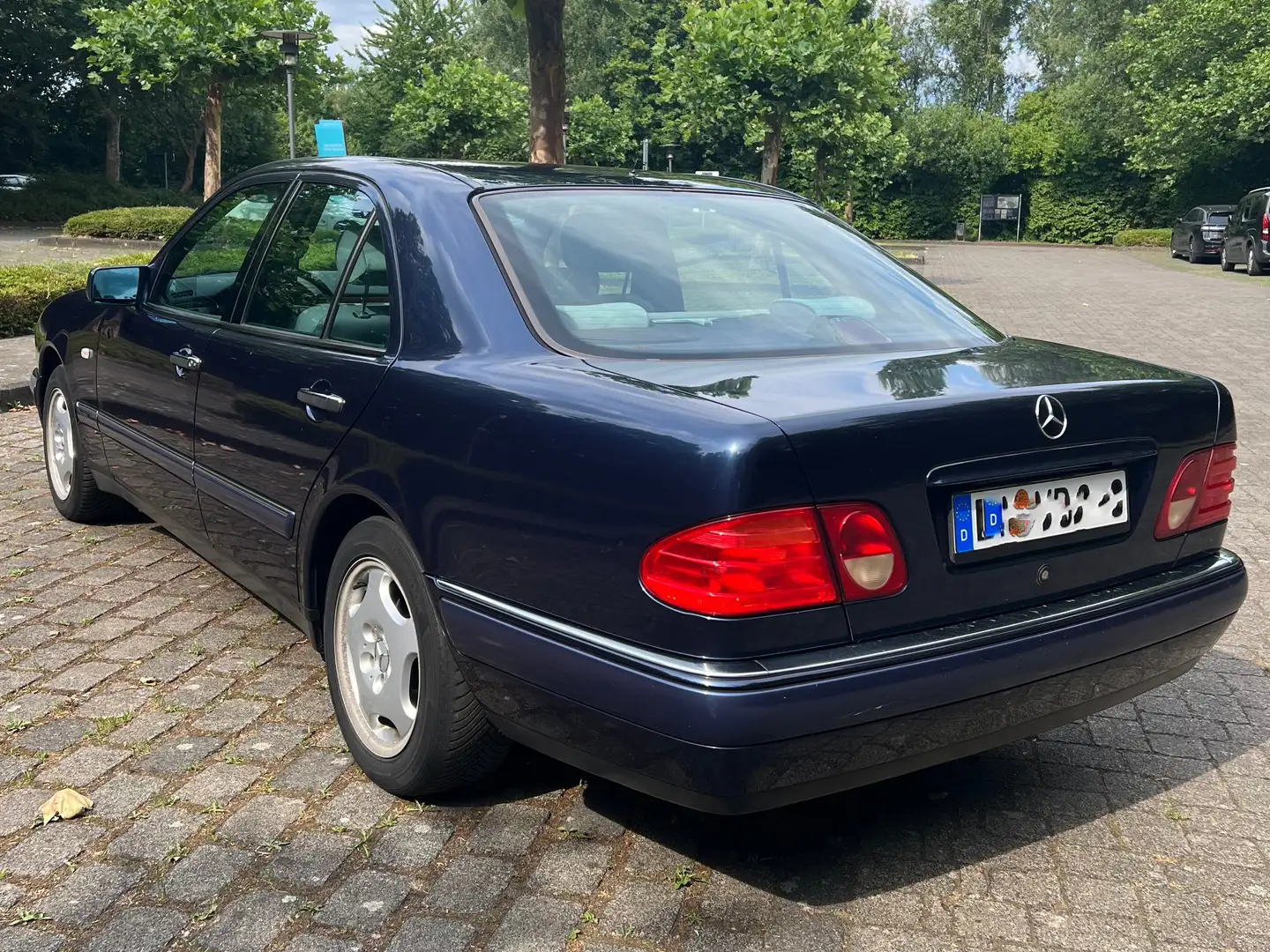 Mercedes-Benz E 280 E 280 Elegance Modrá - 1