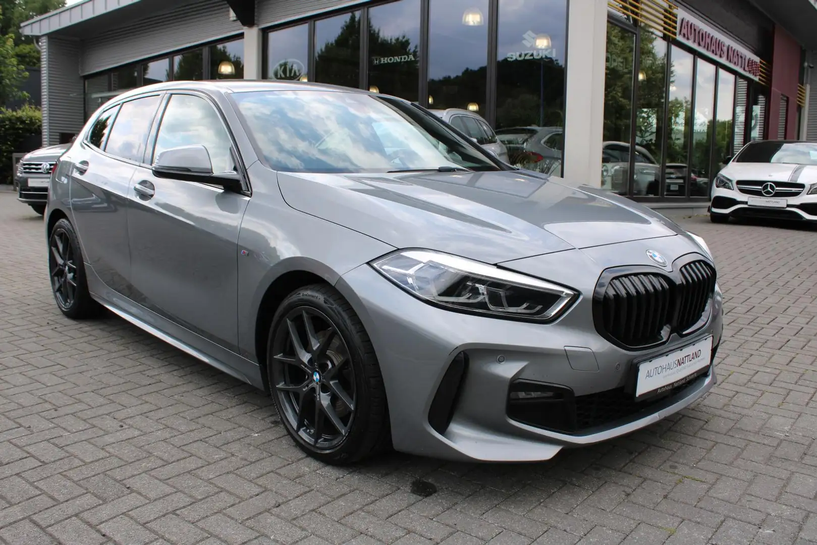 BMW 118 d M Sport Shadow-Line Navi LED 1.Hd. Grijs - 2
