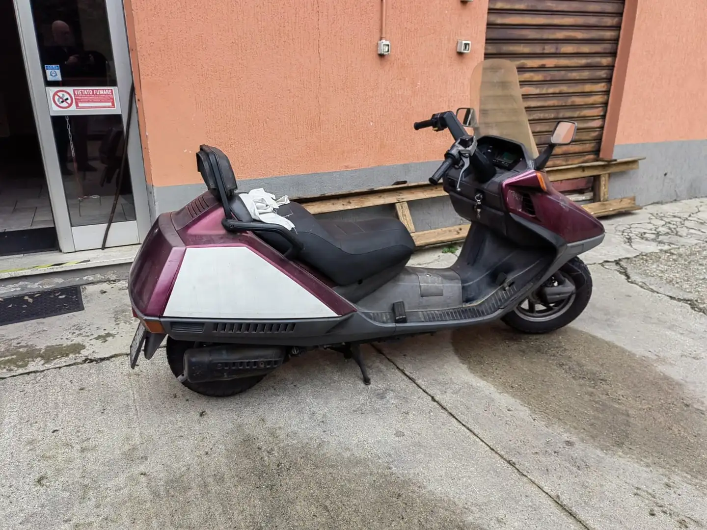 Honda CN 250 Red - 1