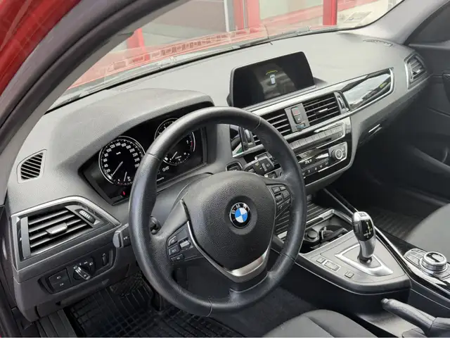 BMW 1 Series view 6