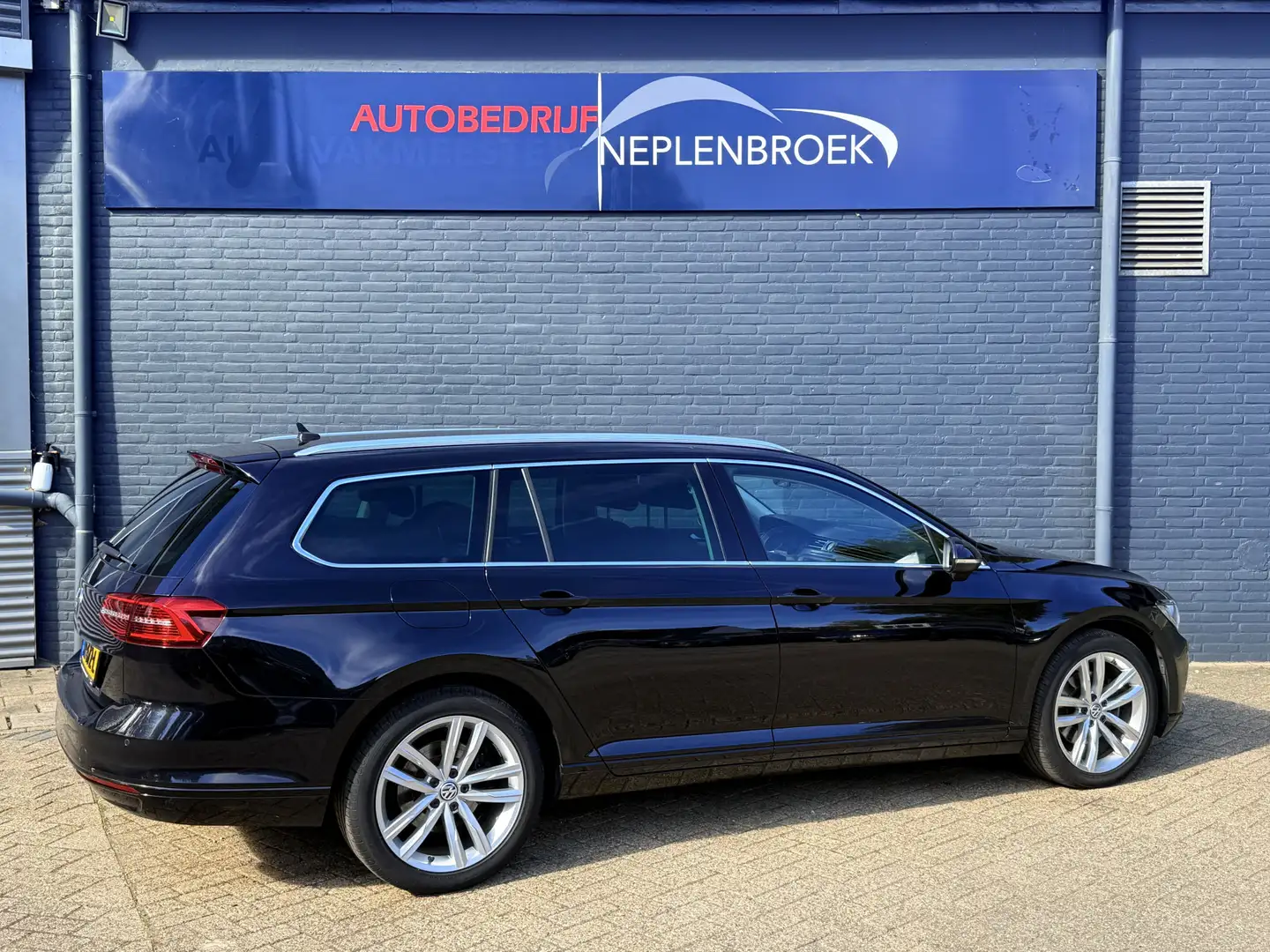Volkswagen Passat Variant 1.6 TDI Connected Series Bj 2016 Navi,Cruise,Clima Noir - 2