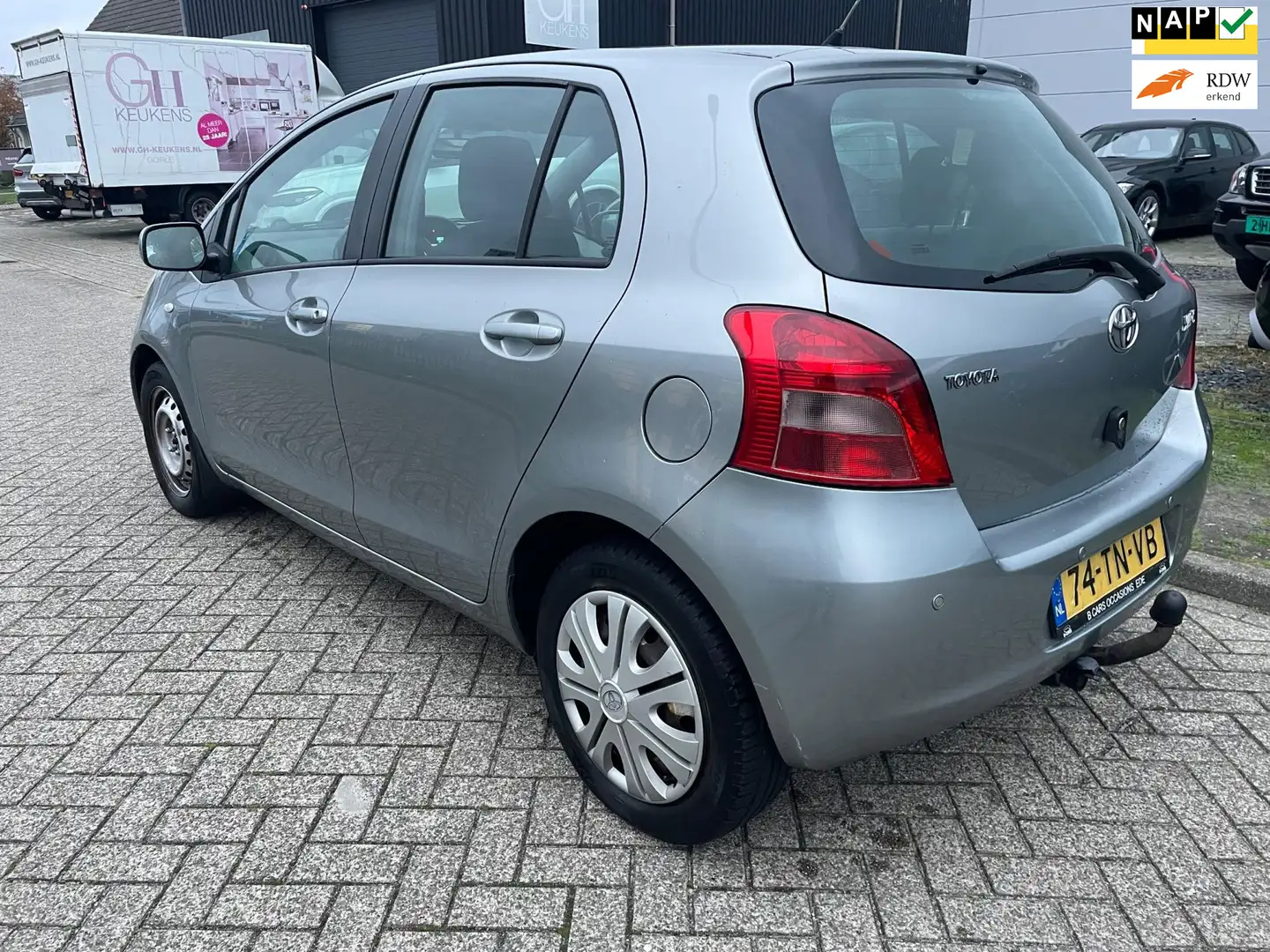 Toyota Yaris 1.3 VVTi Sol MMT Garantie NAP AIRCO Grijs - 1