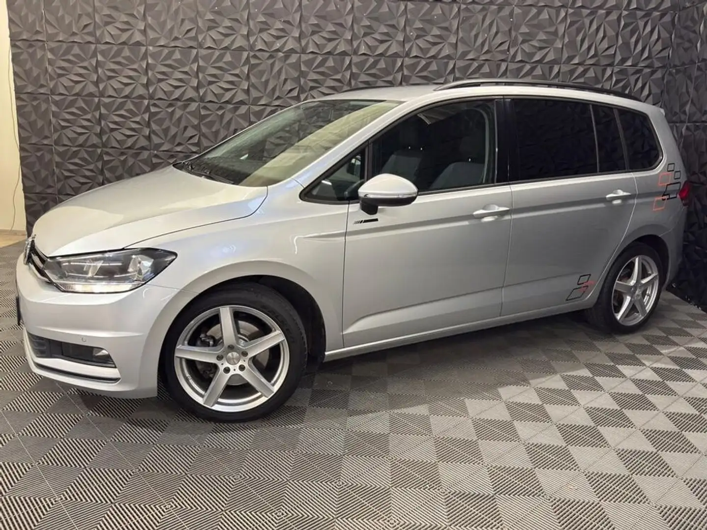 Volkswagen Touran 1.6 TDI DSG Silber - 2