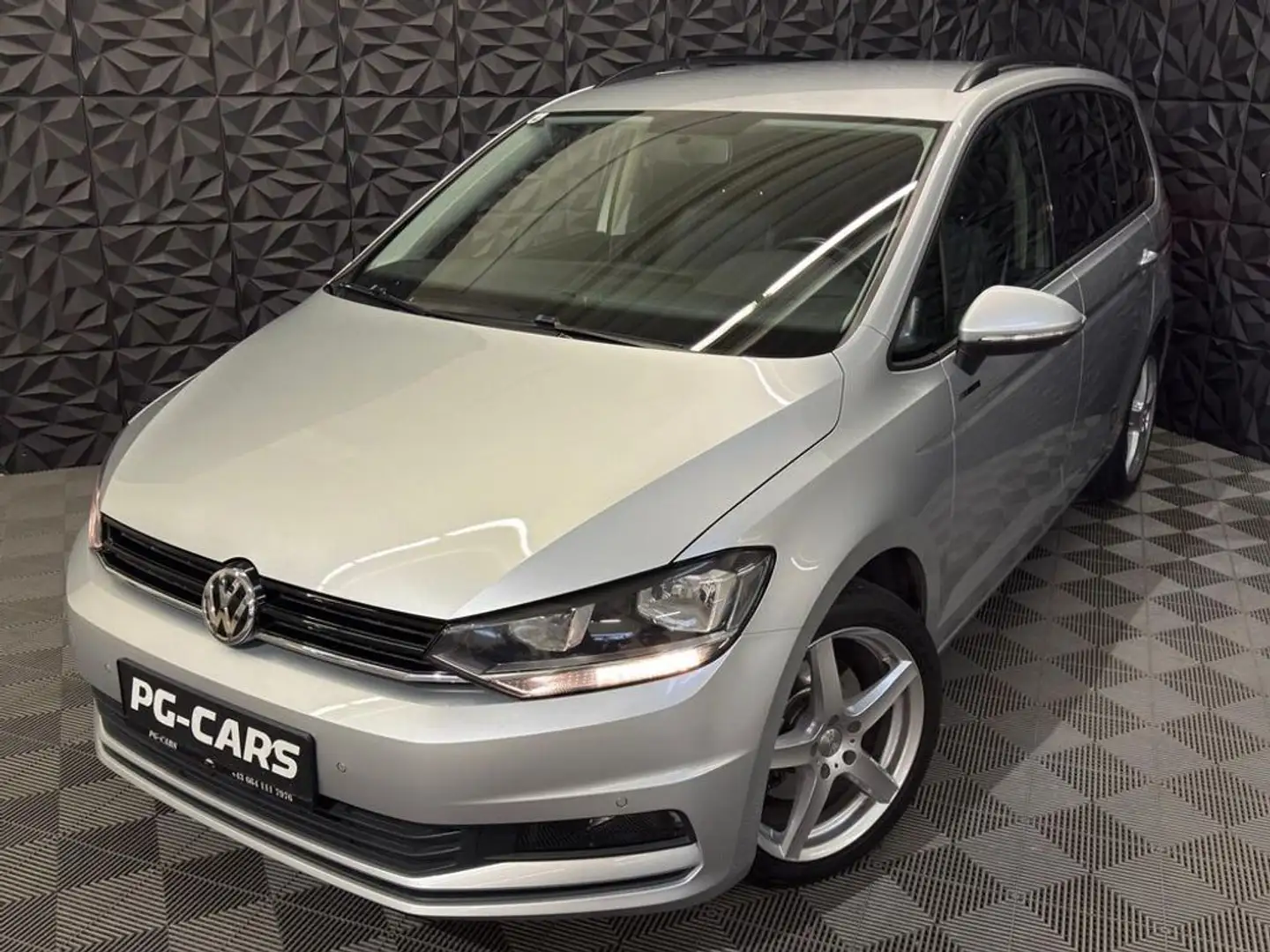 Volkswagen Touran 1.6 TDI DSG Silber - 1