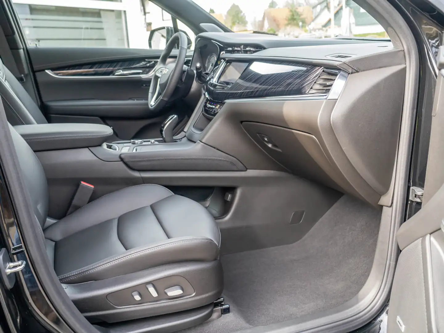 Cadillac XT6 3.6L V6 Premium Luxury 7 Sitzer PANO 360° Nero - 2