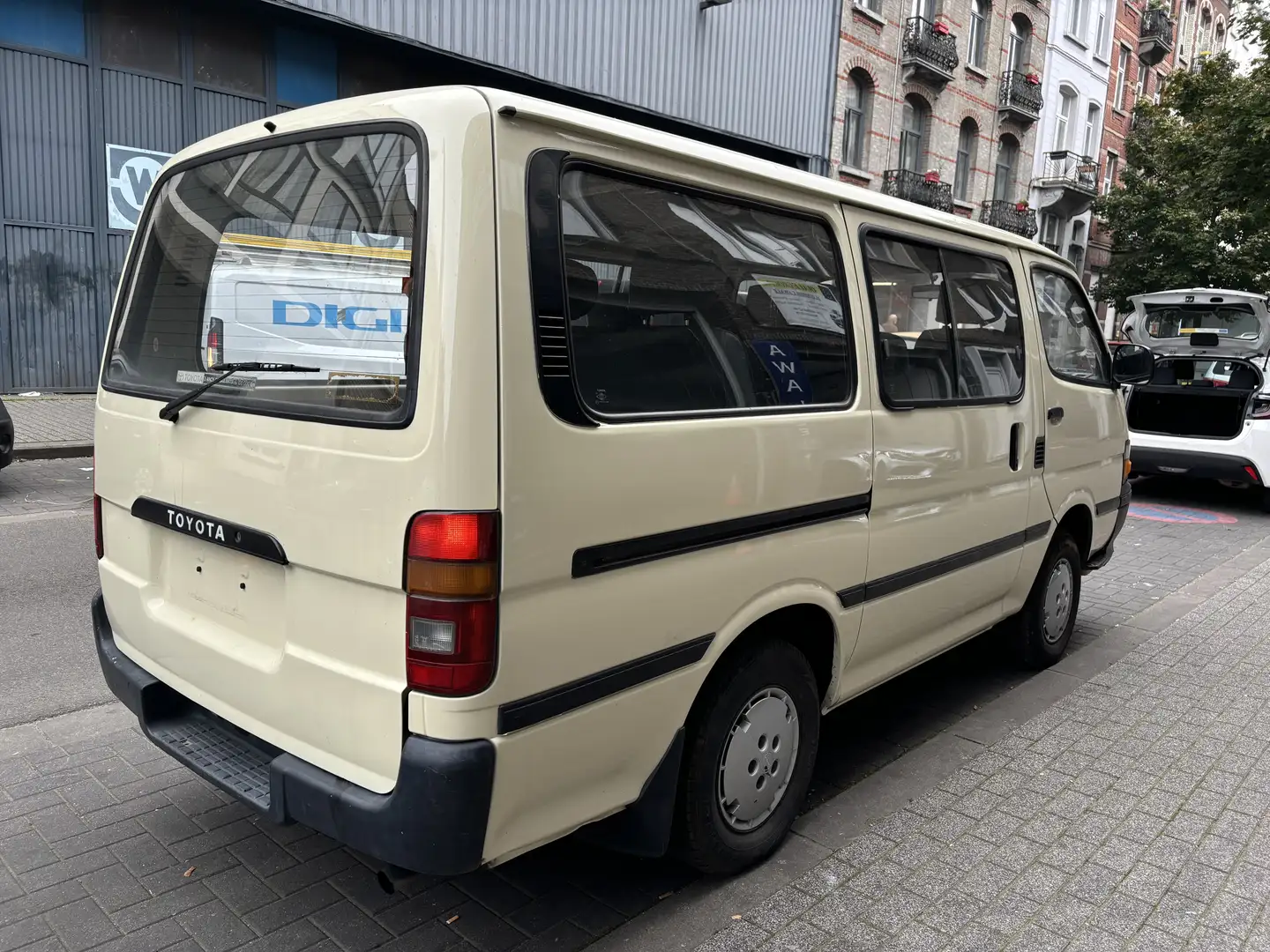 Toyota Hiace H15 - 2