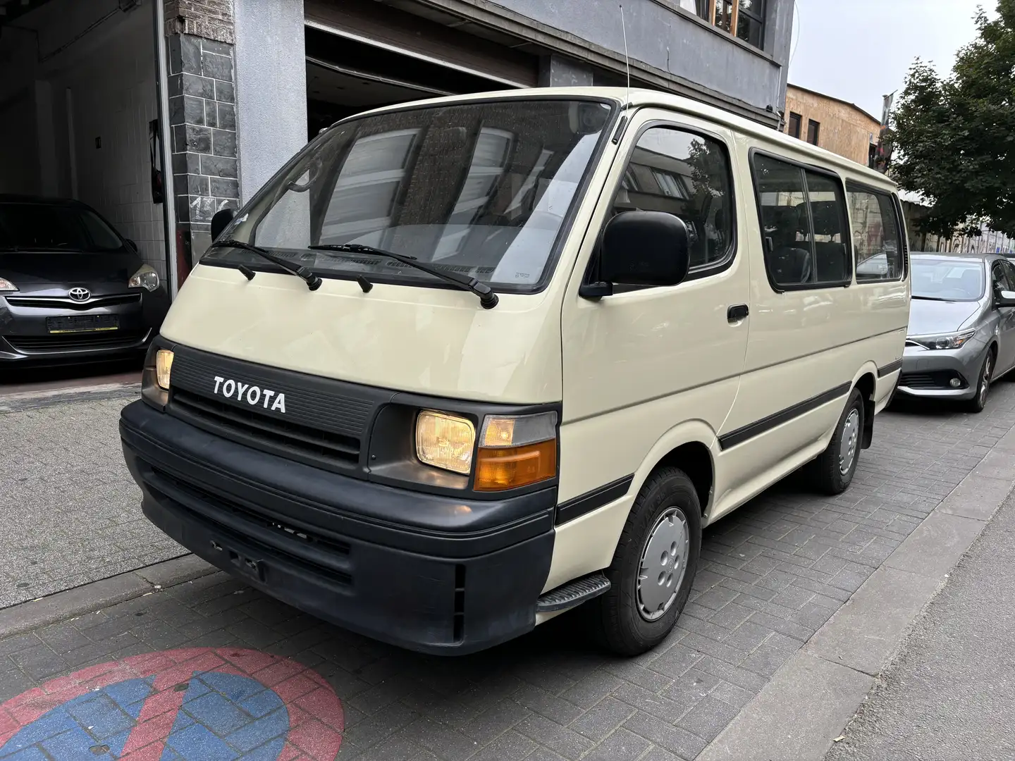 Toyota Hiace H15 - 1