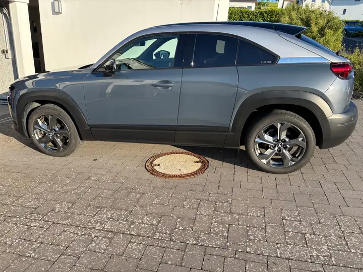 Mazda MX-30 MX-30 e-SKYACTIV FIRST EDITION