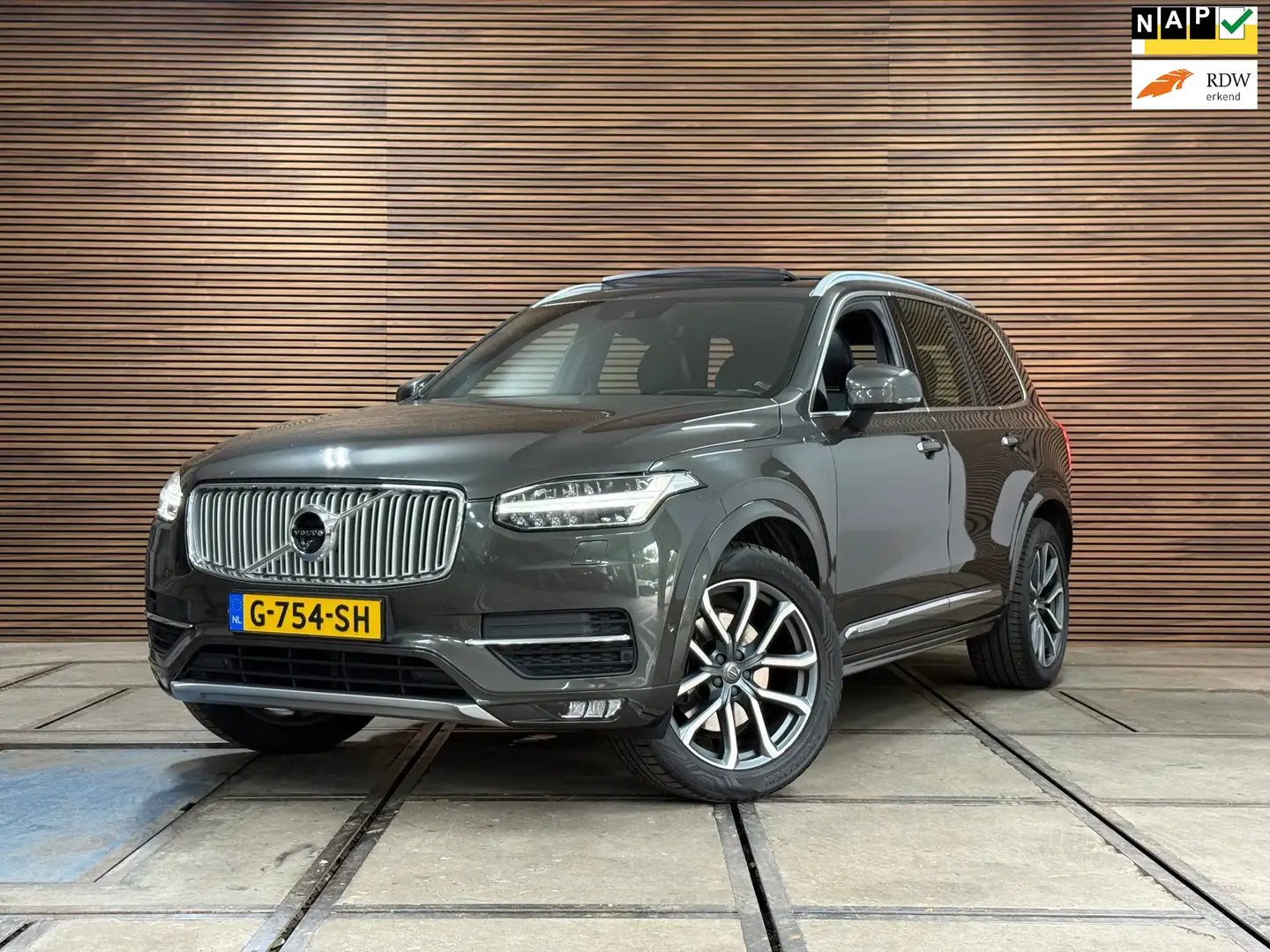 Volvo XC90 2.0 T6 AWD Inscription | Pano | Bowers&Wilkins | 3 Grijs - 1