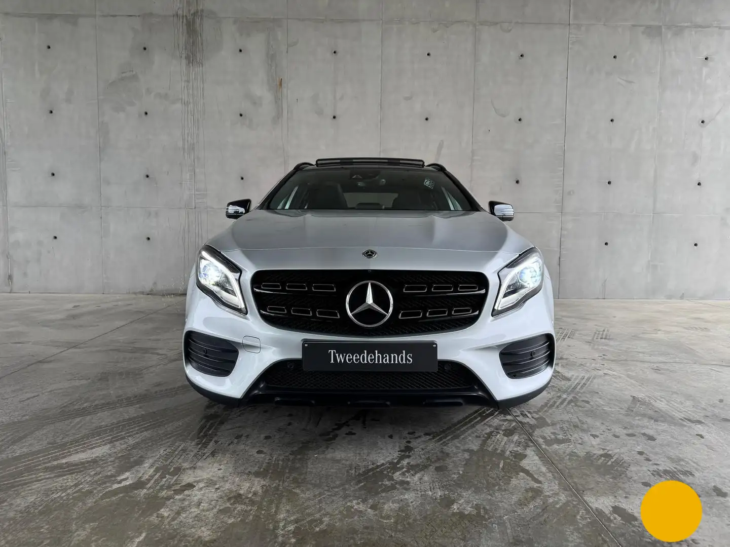 Mercedes-Benz GLA 180 AMG LINE + TREKHAAK + PANORAMISCH DAK + 360 CAMERA Argent - 2