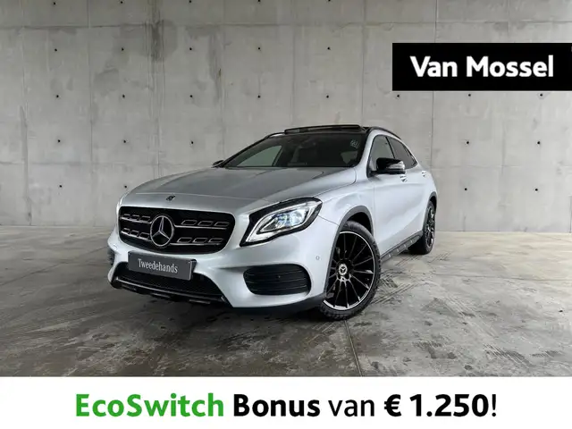 Mercedes-Benz GLA 180 AMG LINE + TREKHAAK + PANORAMISCH DAK + 360 CAMERA