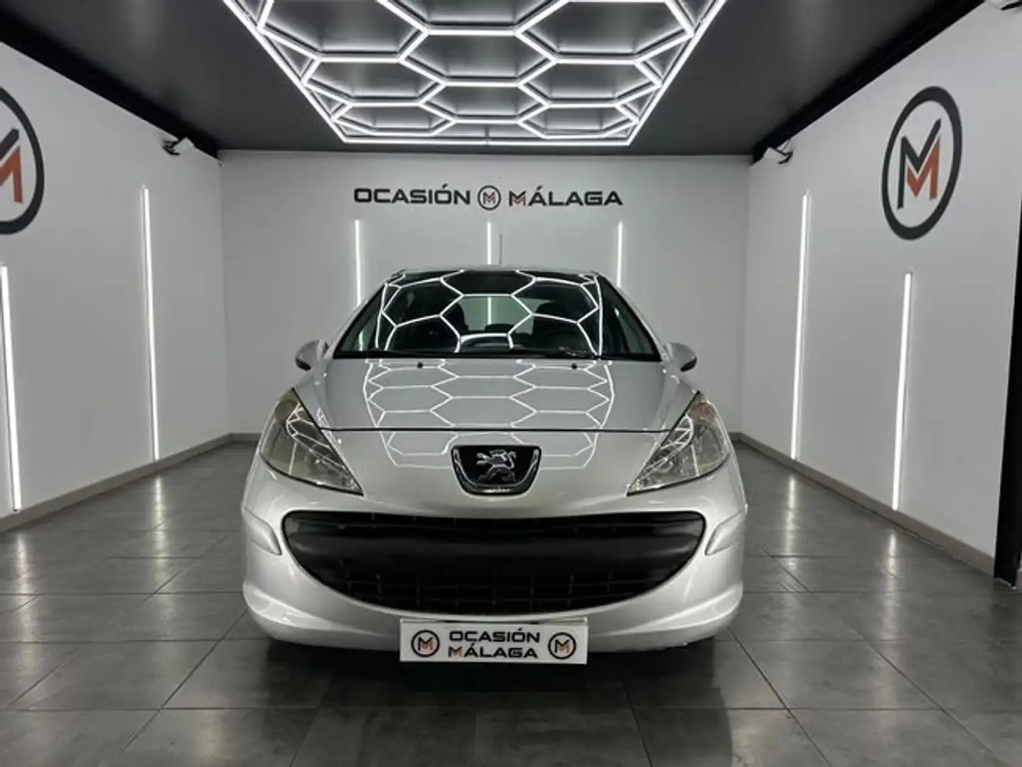 Peugeot 207 1.4HDI Confort Plateado - 2