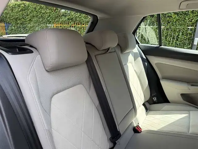 Volkswagen Golf view 23