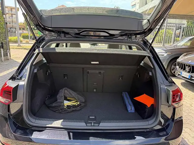 Volkswagen Golf view 26