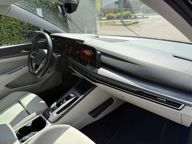 Volkswagen Golf view 22