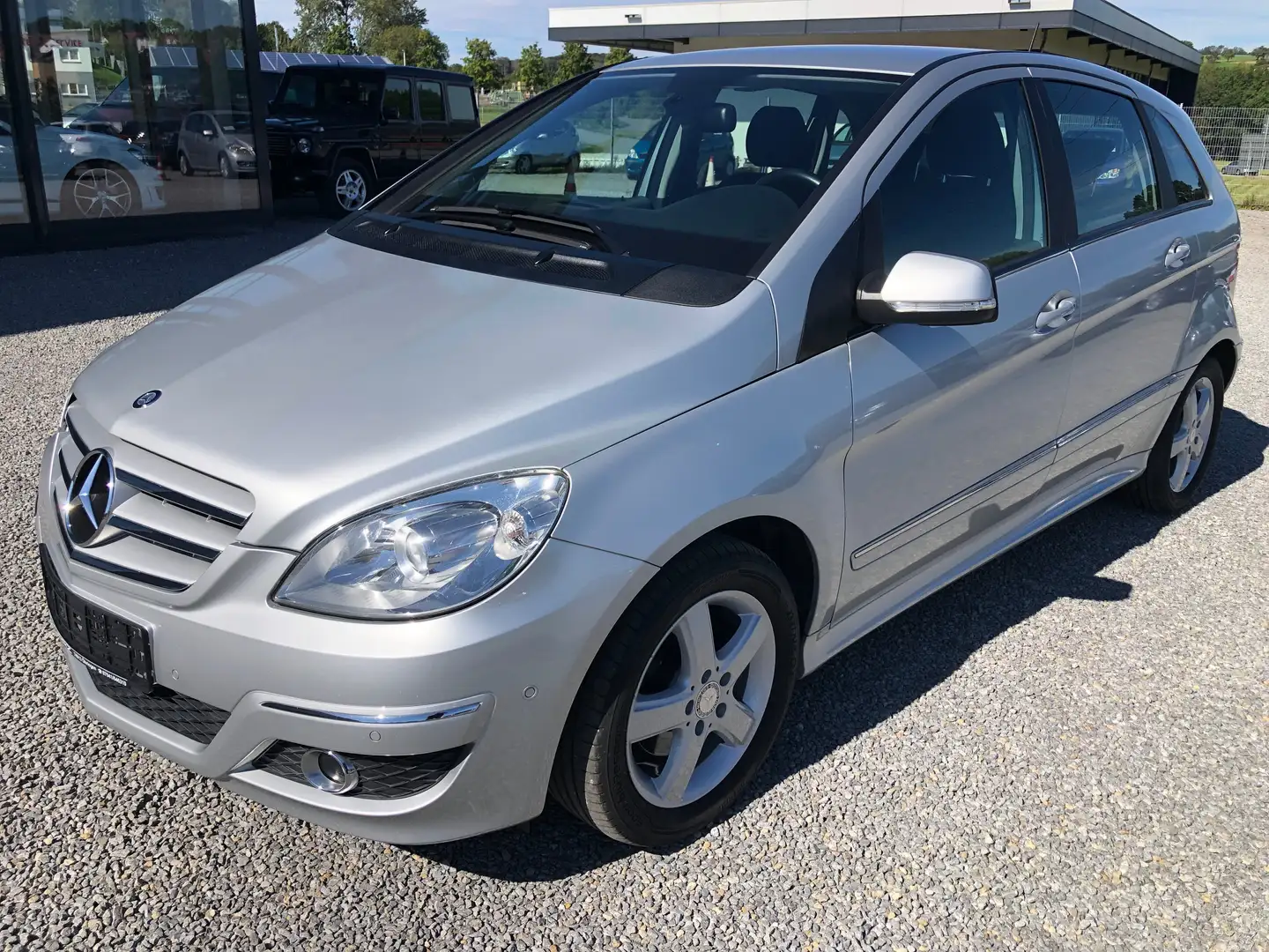 Mercedes-Benz B 180 CDI Autotronic*AHK*Park-Assistent*SHZ*2.Hand* Silber - 1