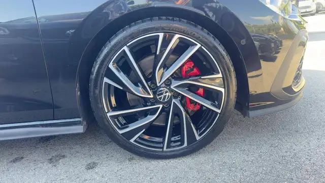 Volkswagen Golf view 4