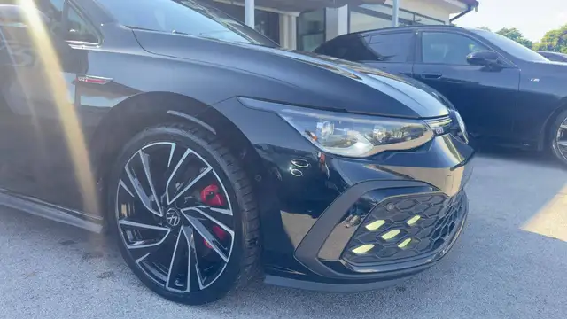 Volkswagen Golf view 3