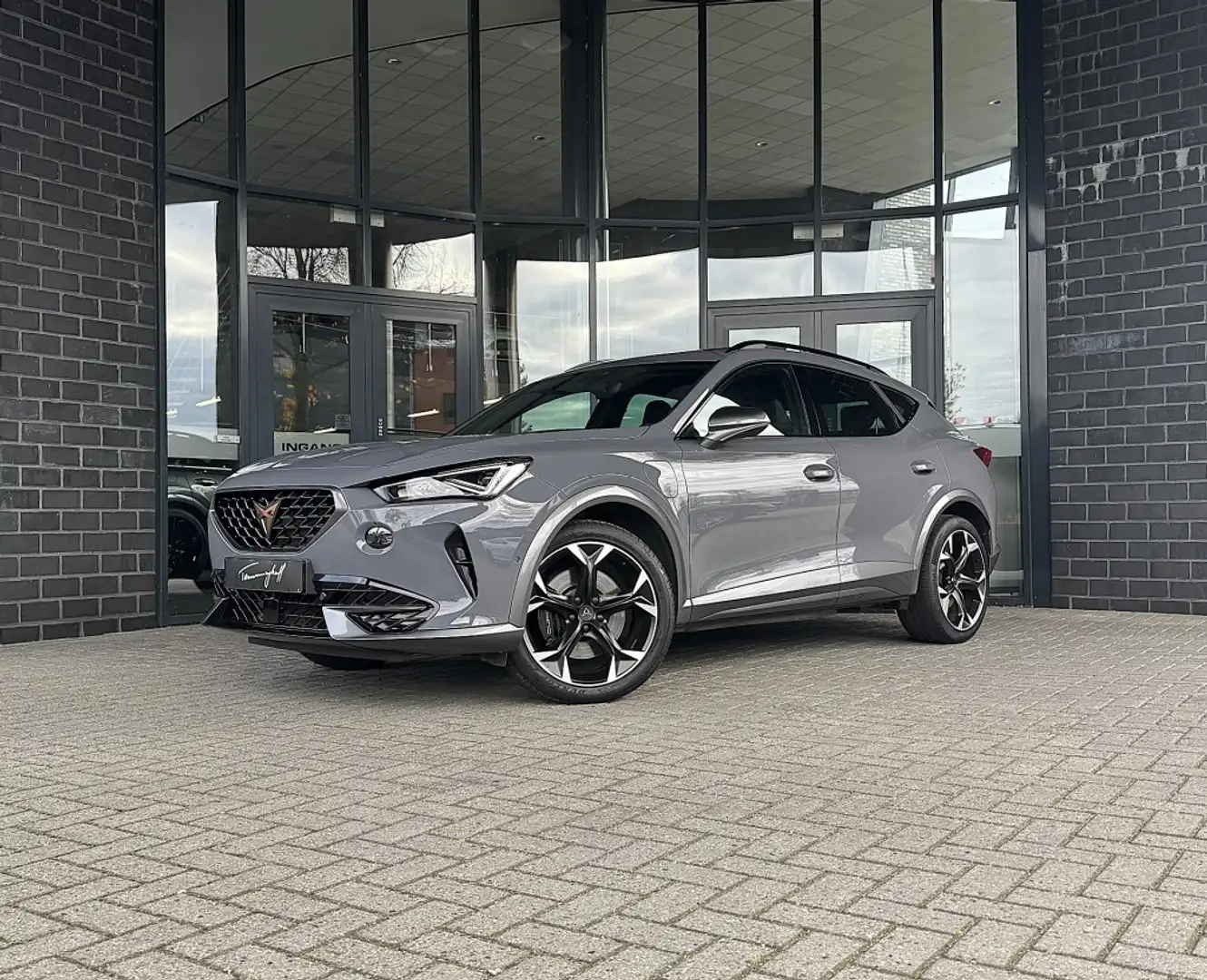 CUPRA Formentor 1.4 E-HYBRID 245PK VZ PERF. - PANO - TREKH. - MATR Grijs - 2